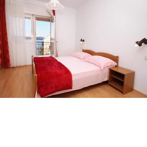 Apartments by the sea Trogir - 6022