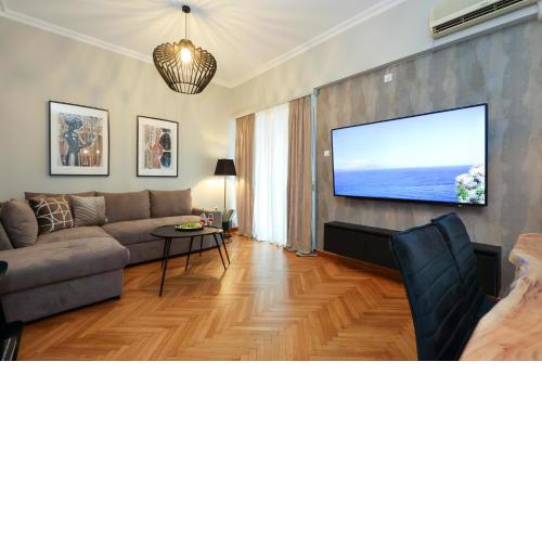Athenian Center Luxury 2BD Apt by Live&Travel