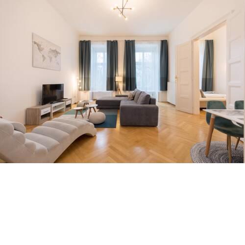 Erzsebet ter · Classic Apartment in The Absolute Center w Balcony