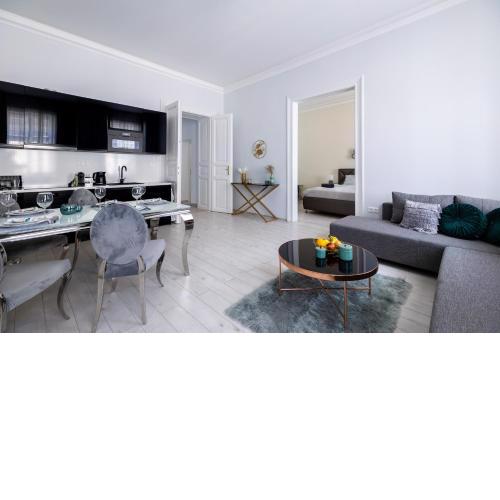 Glamorous suite close to Gozsdu, free parking
