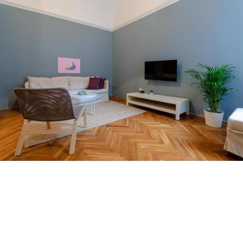 Lovely Apartment Next to Synagogue.
