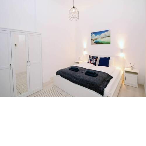 The Elisabeth Boulevard Suite with AC